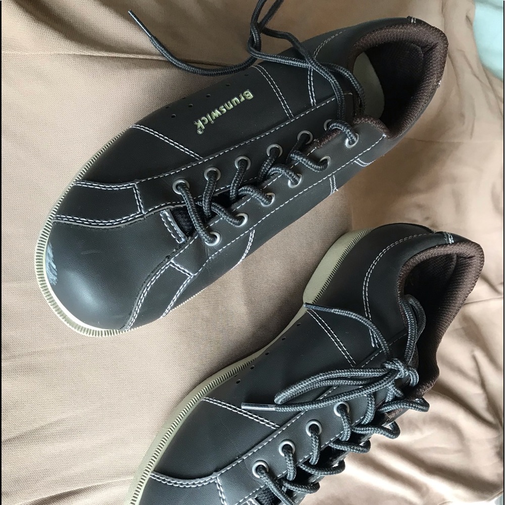 Bowling Shoes 9 1/2 men’s=11 women’s.